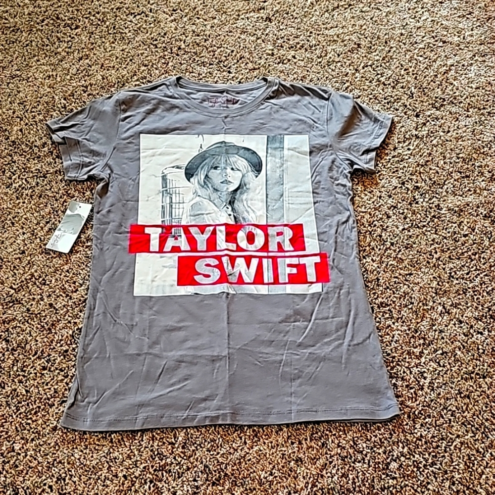 NWT women's Medium gray Taylor Swift Short Sleeve T-Shirt